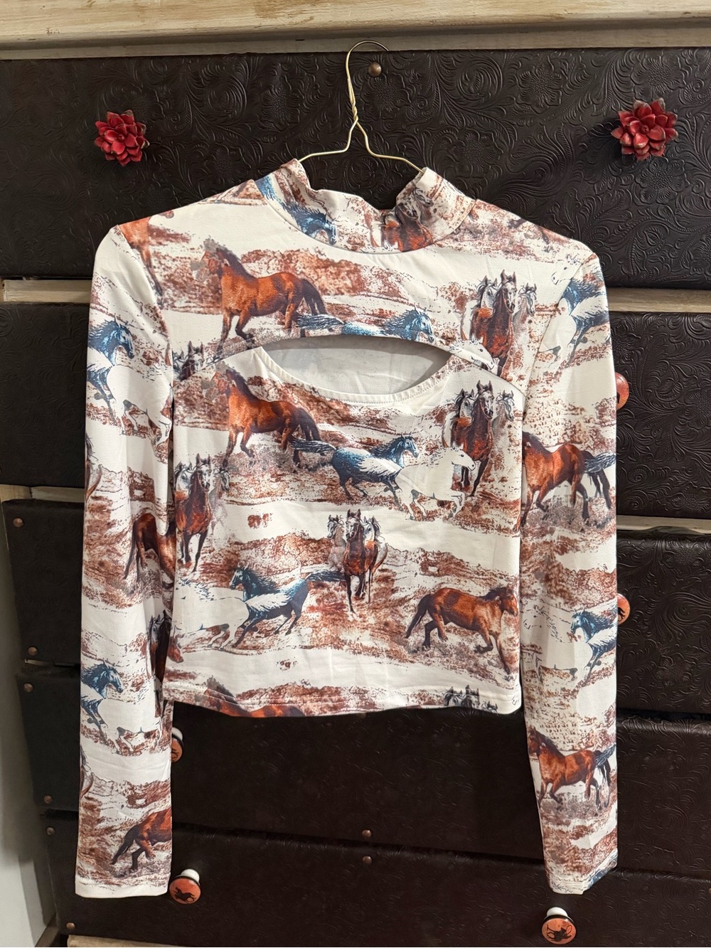 Long-Sleeve Horse Print Crop Top in White and Brown
